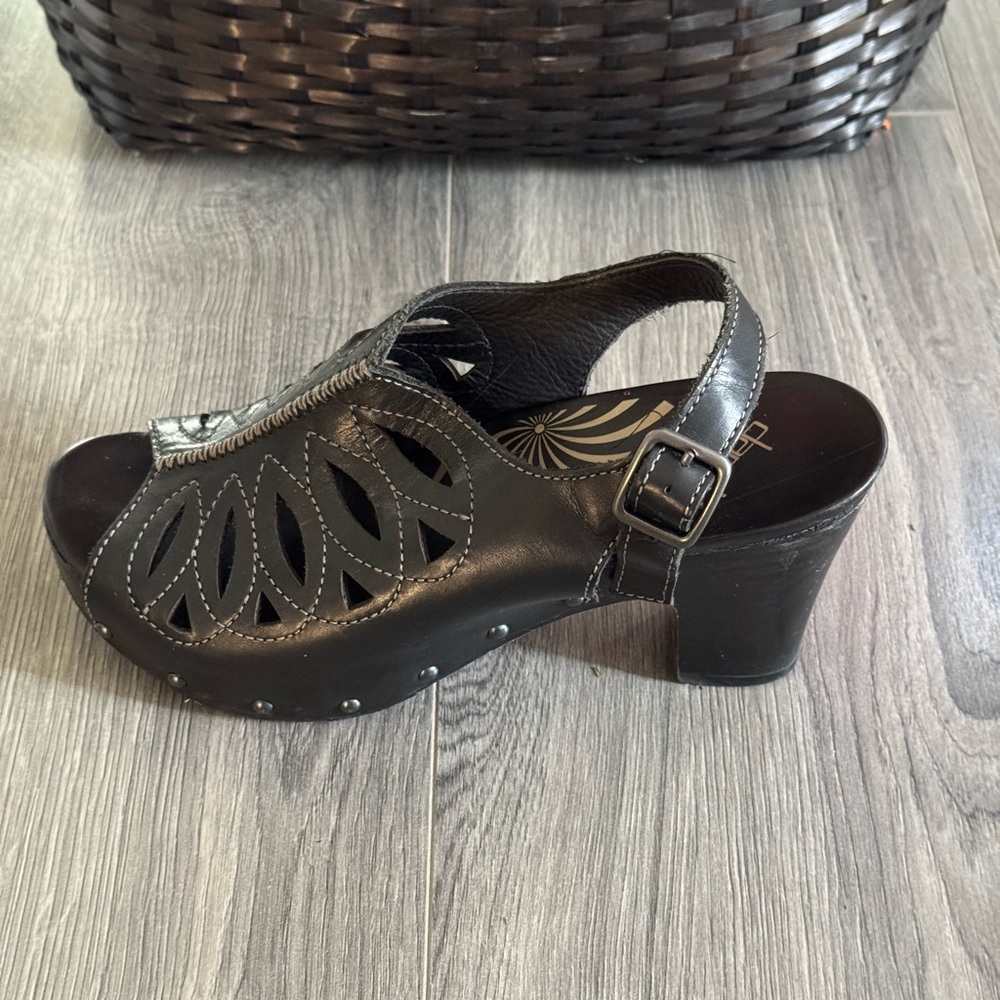 Dansko Black Cutout Women's Sandals Size 8.5 - Picture 11 of 13